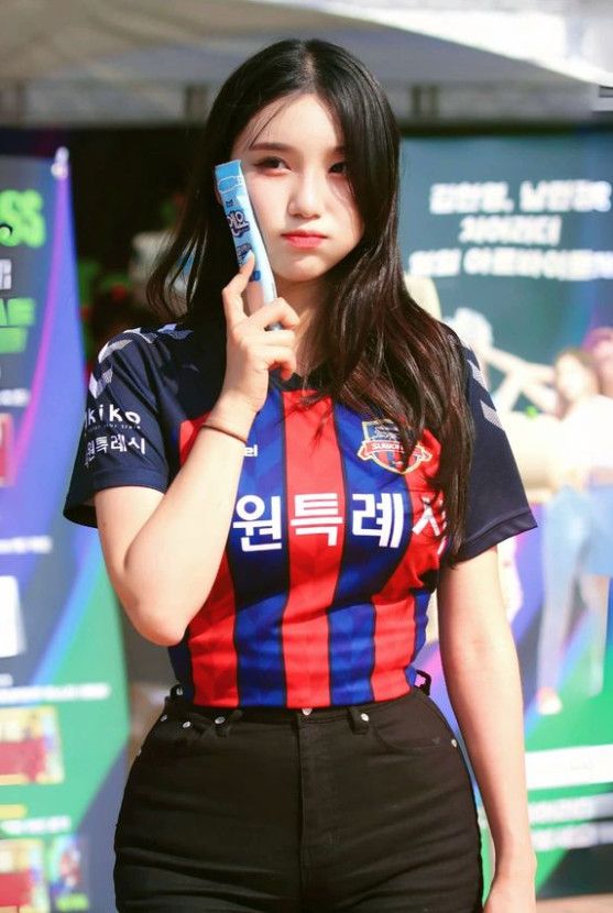 안지현과 함께 대만 간 김현영, 역시 자연산 F컵이란!.jpg