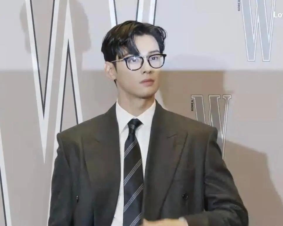 오늘자 미친거같은 유방암 자선행사 차은우