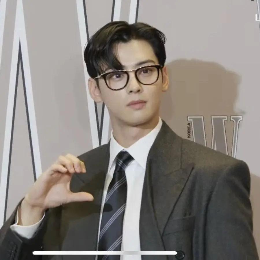오늘자 미친거같은 유방암 자선행사 차은우