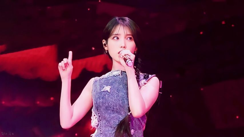 아이유 월드투어 콘서트