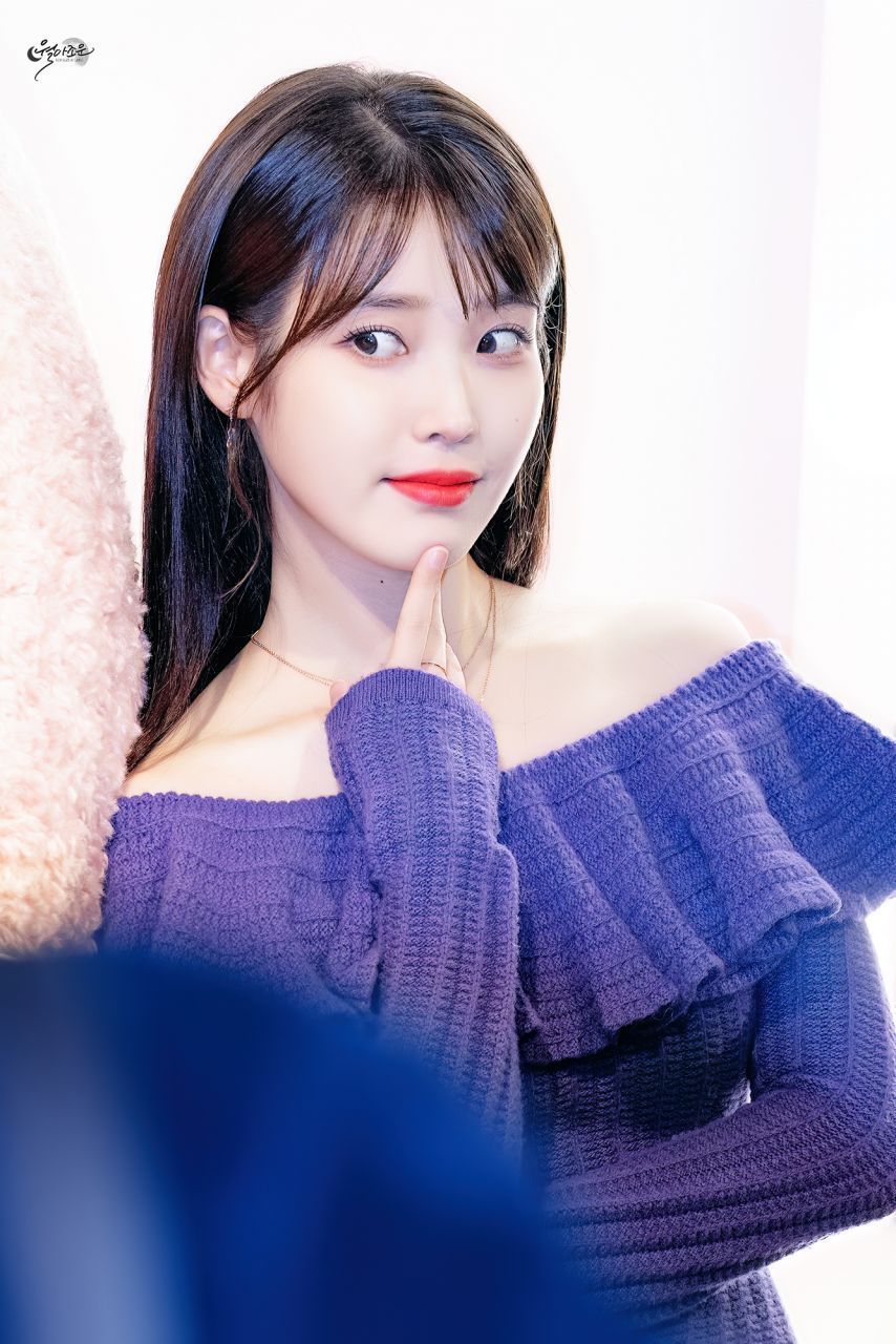 아이유 231119 제이에스티나