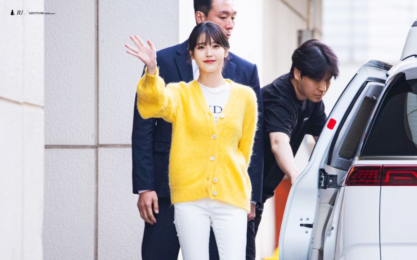 아이유 231013 더 골든 아워 무대인사 출근길