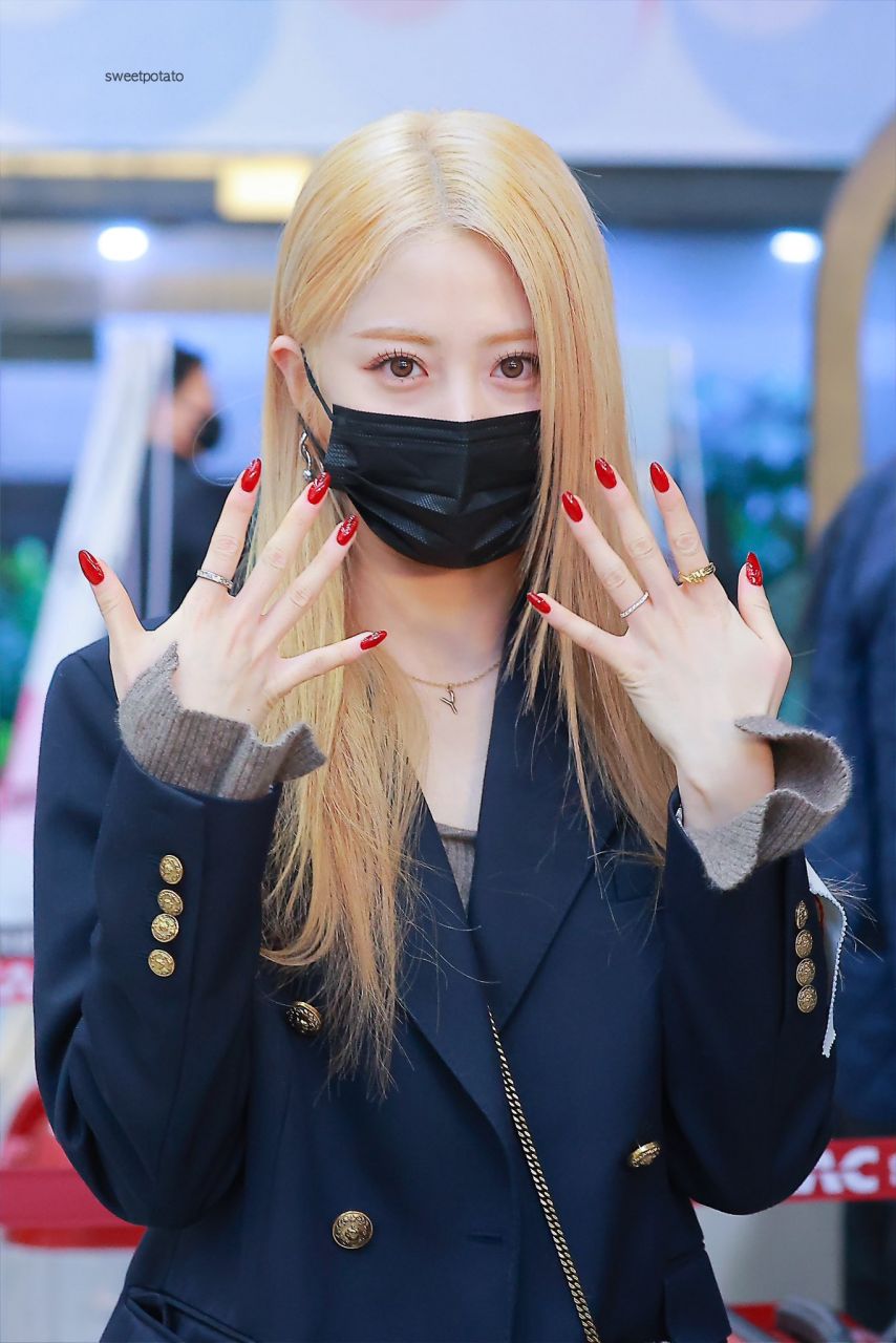 르세라핌 허윤진