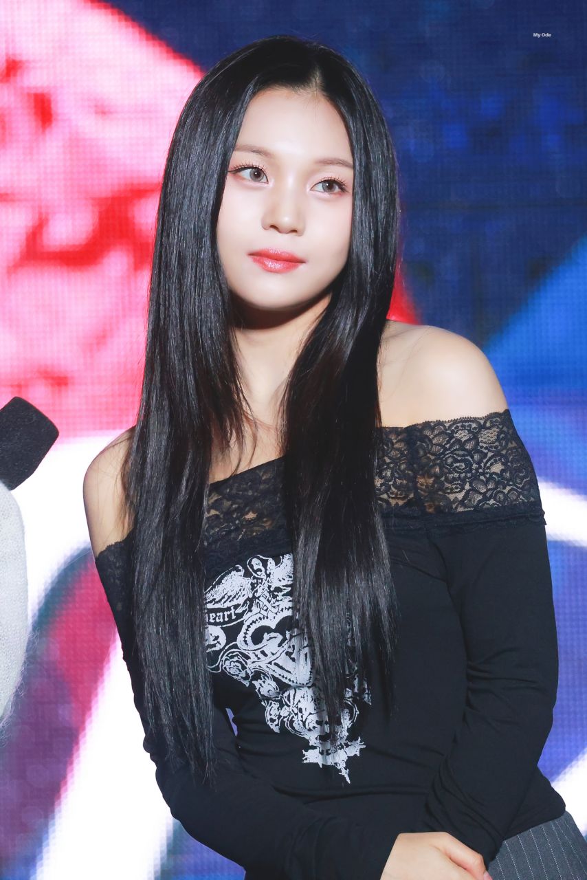 VIVIZ 엄지