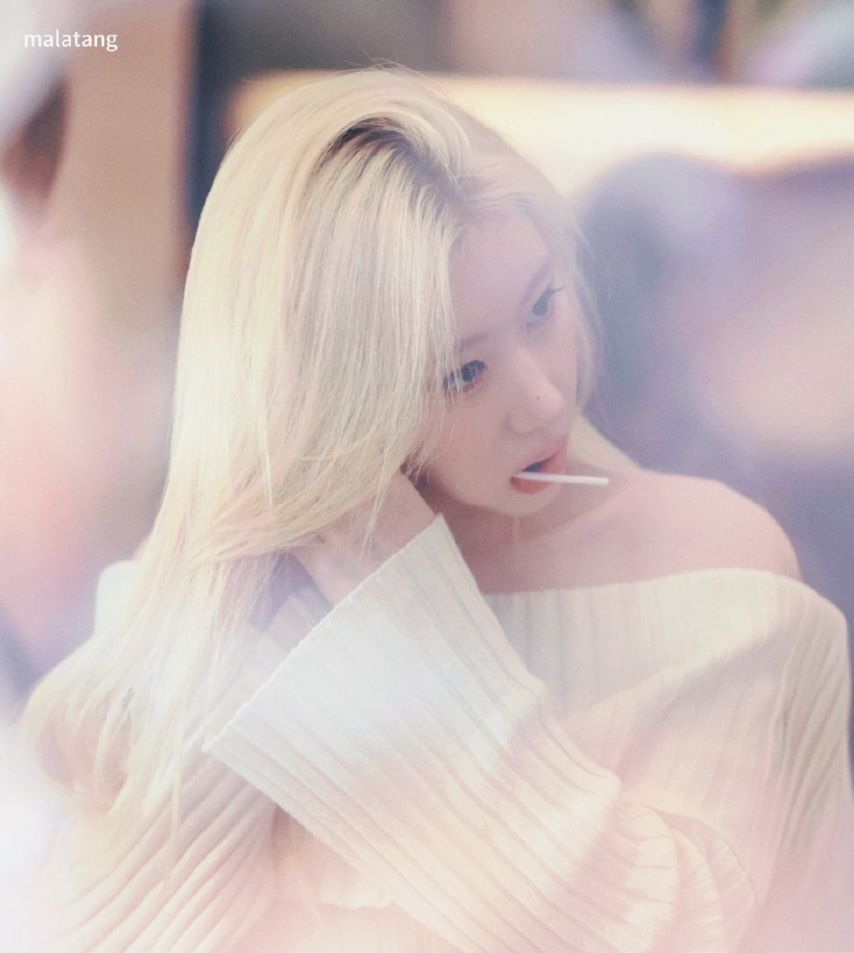 느낌잇는 어깨라인 있지 채령