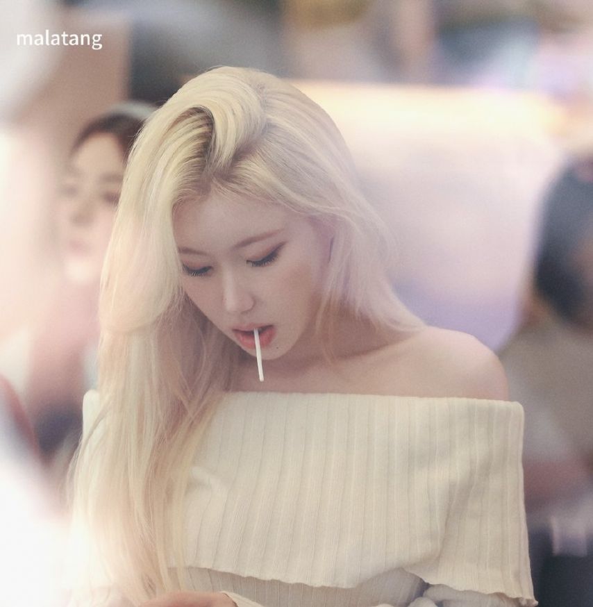 느낌잇는 어깨라인 있지 채령