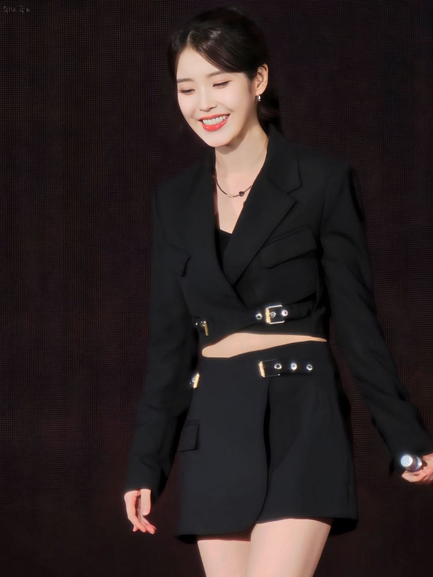아이유 수트핏
