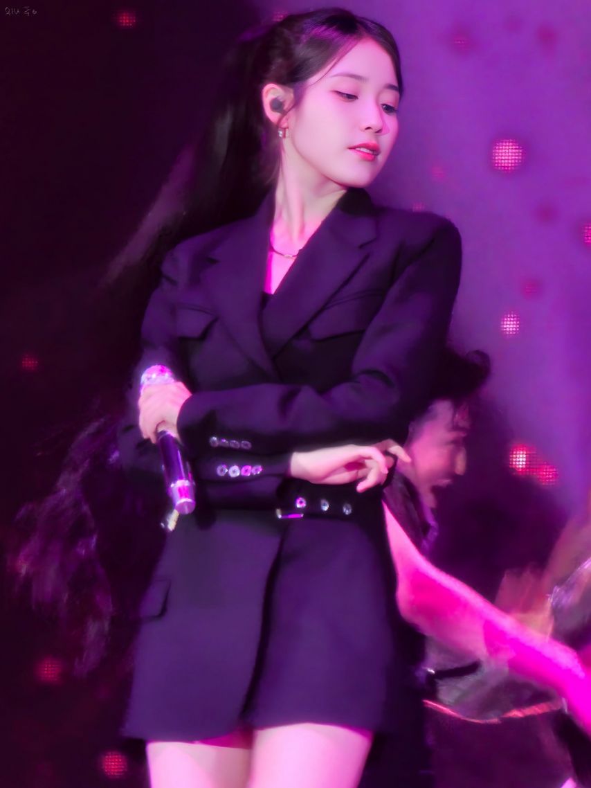 아이유 수트핏
