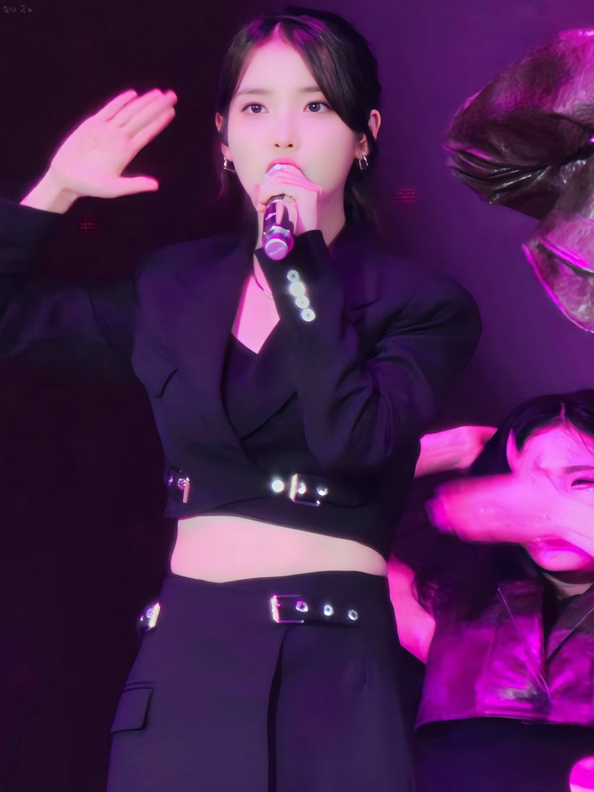 아이유 수트핏
