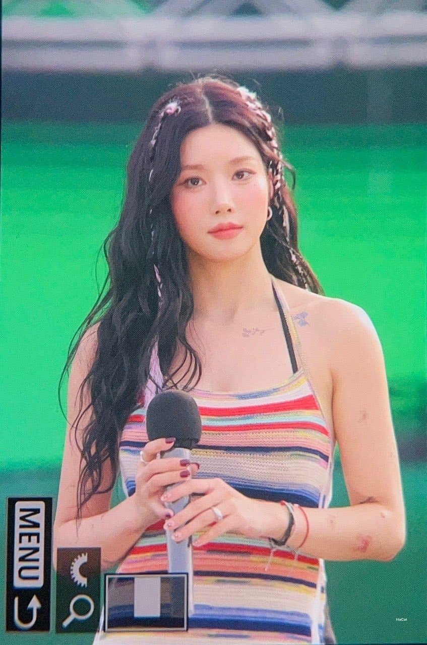 권은비 도쿄 워터밤 줄무늬 끈나시