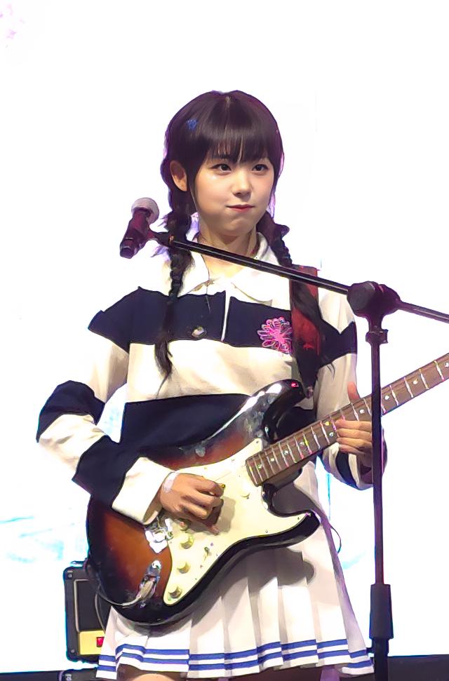 QWER 히나