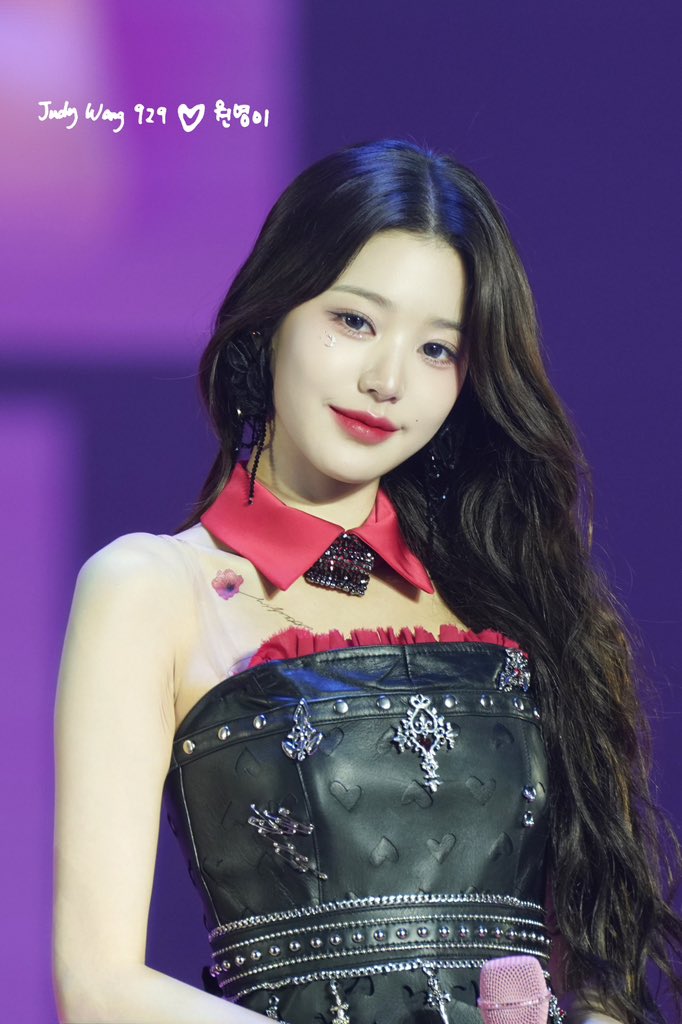 장원영 (아이브)