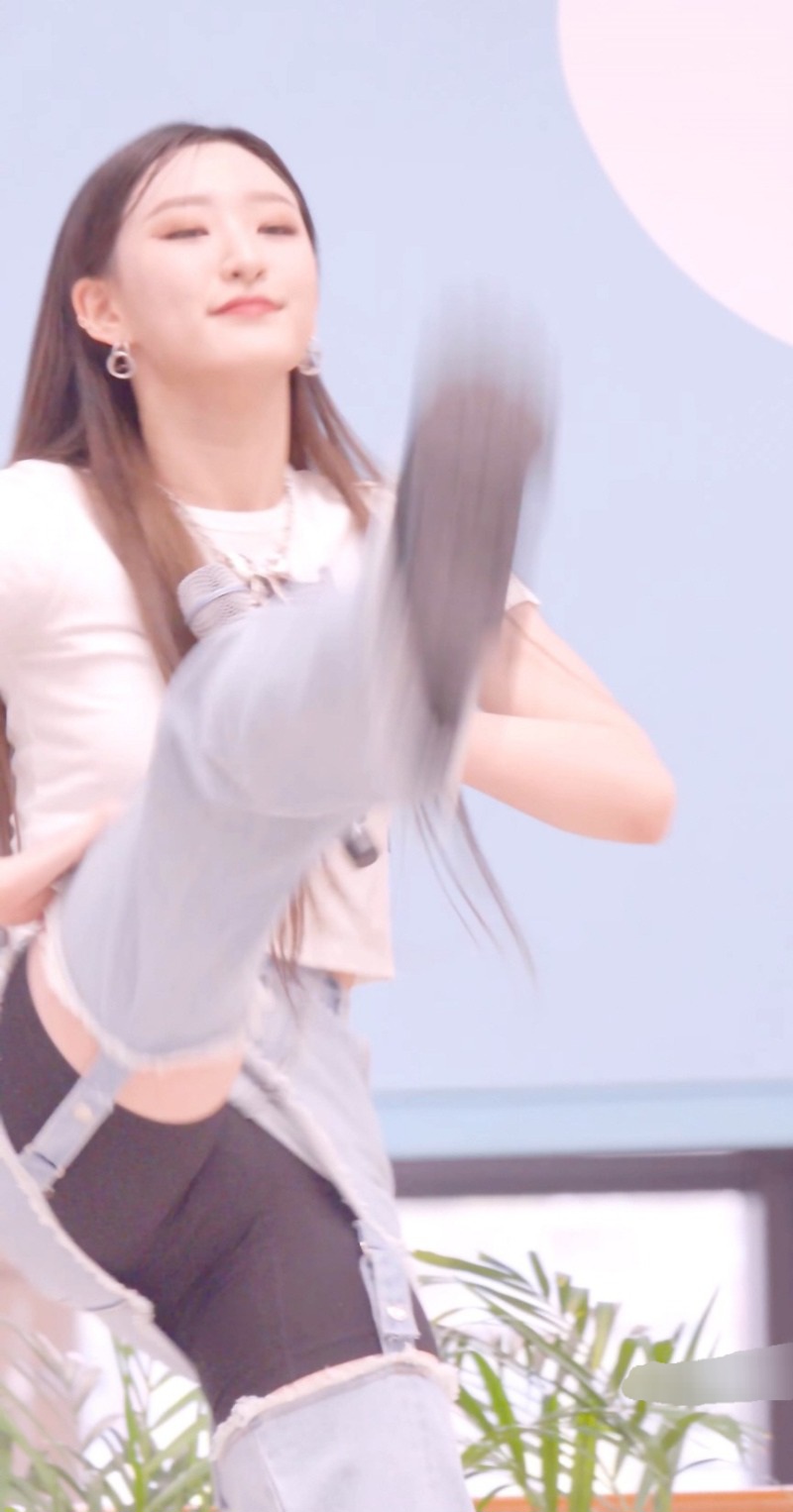 여자아이돌 타이트한 속바지 레깅스 Y존 도끼 모음