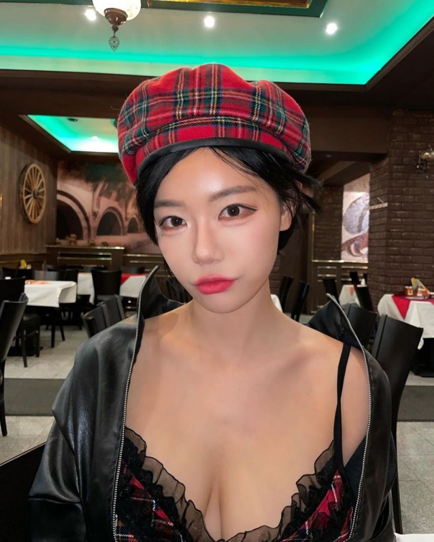최근 단발컷 했다는 [빛베리] 미모와 가슴골