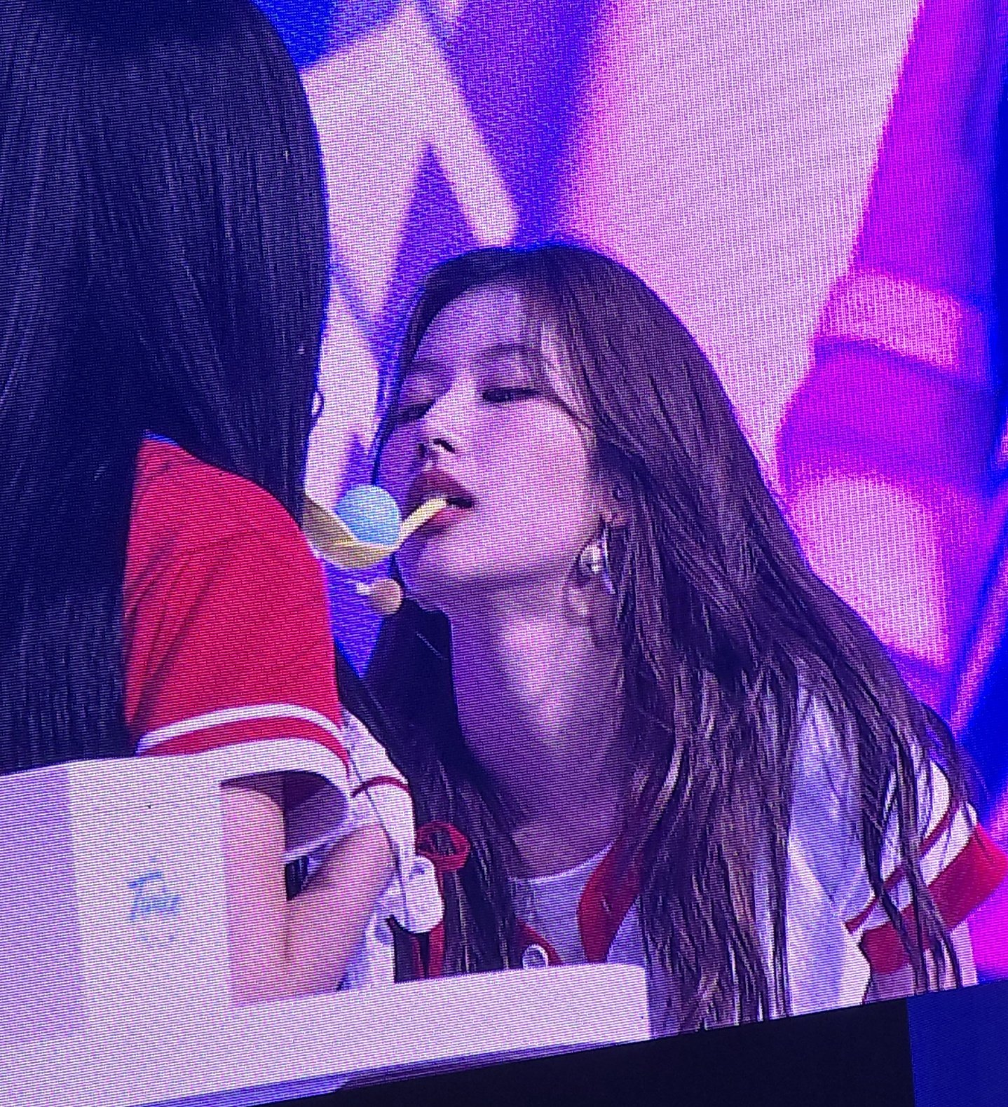장난치다가 진짜 키스해버린 트와이스 사나♥나연 요망한 엉벅지