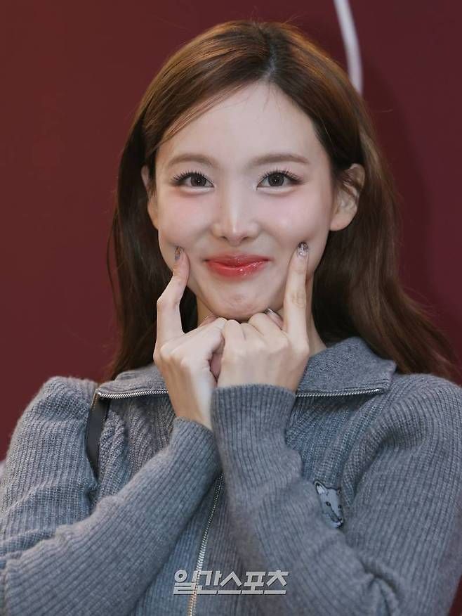트와이스 토끼 나연 메종 키츠네