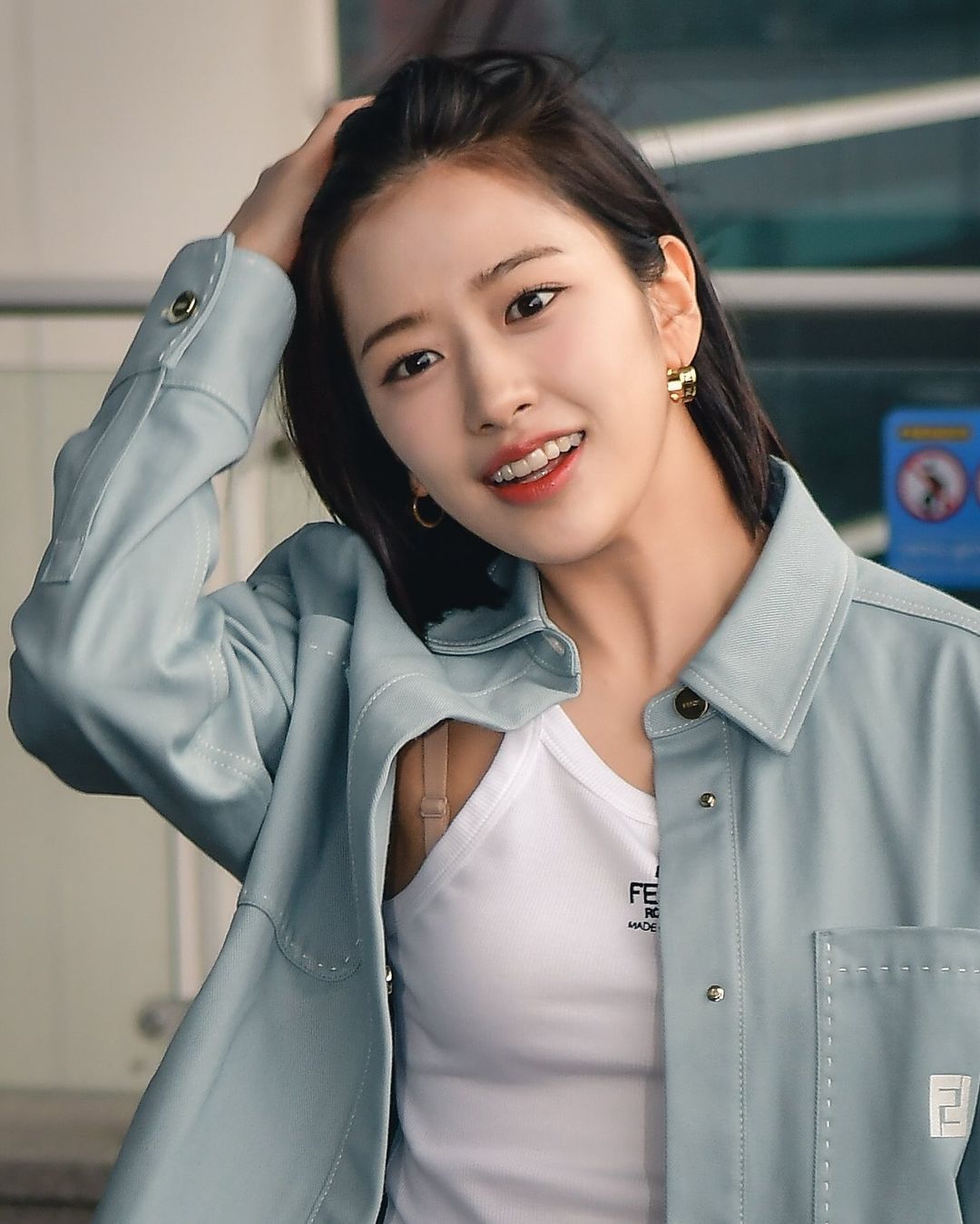 머리 넘기는 아이브 안유진 살짝 보이는 브라끈이 ㅗㅜㅑ