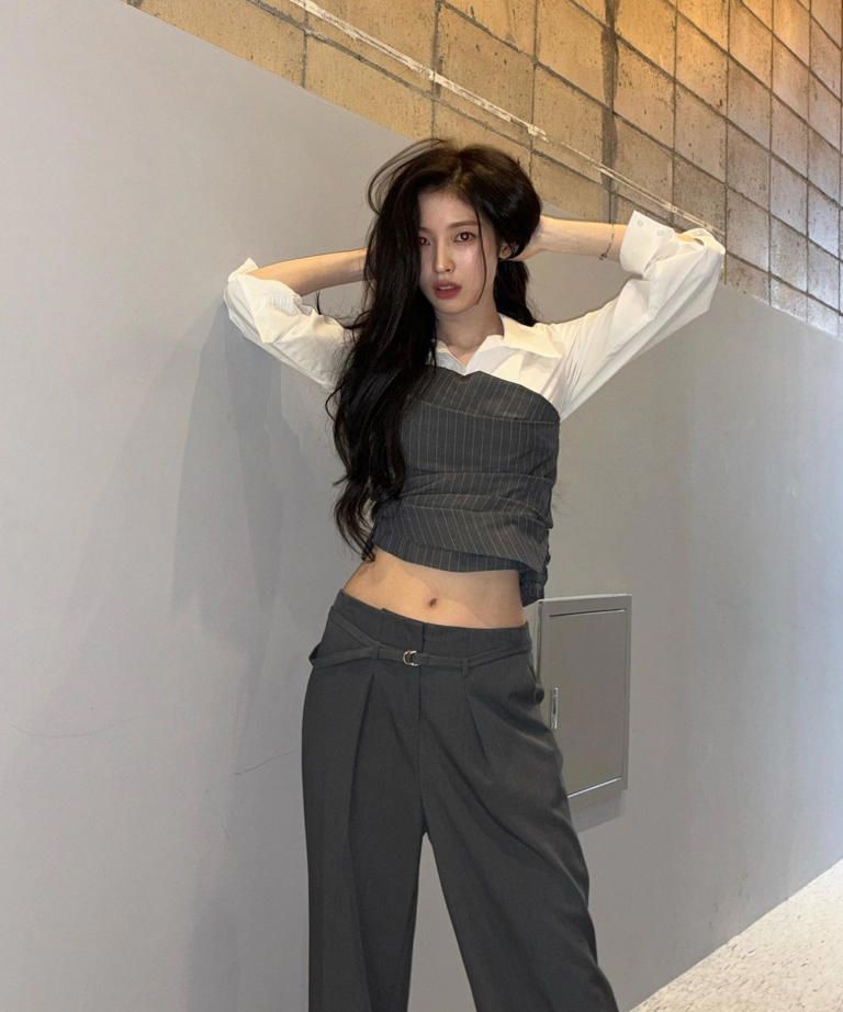 오마이걸 아린, 잘록 허리 눈길