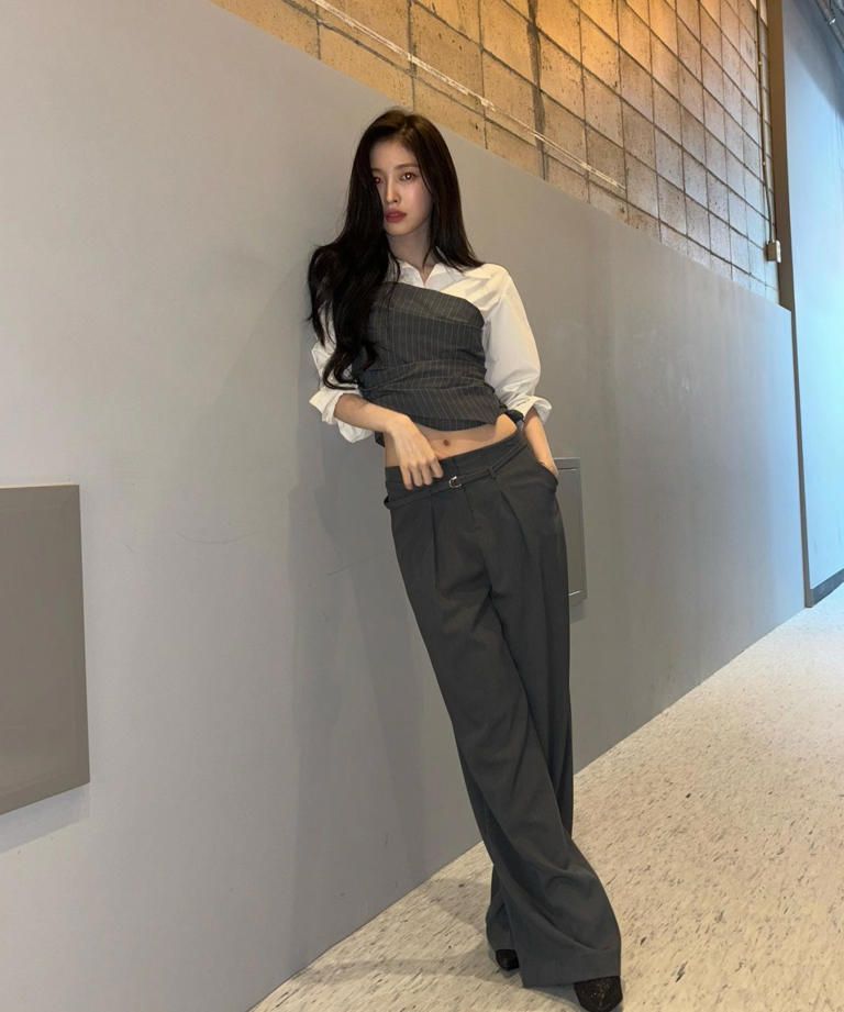 오마이걸 아린, 잘록 허리 눈길