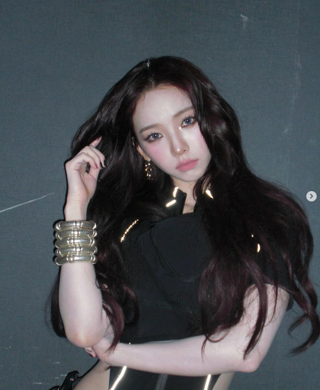 카리나 뇌쇄적인 눈빛