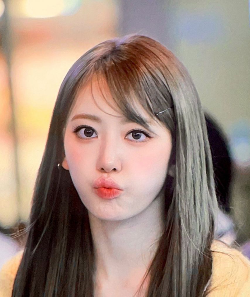 [르세라핌] 공항에서 손 흔드는 미야와키 사쿠라