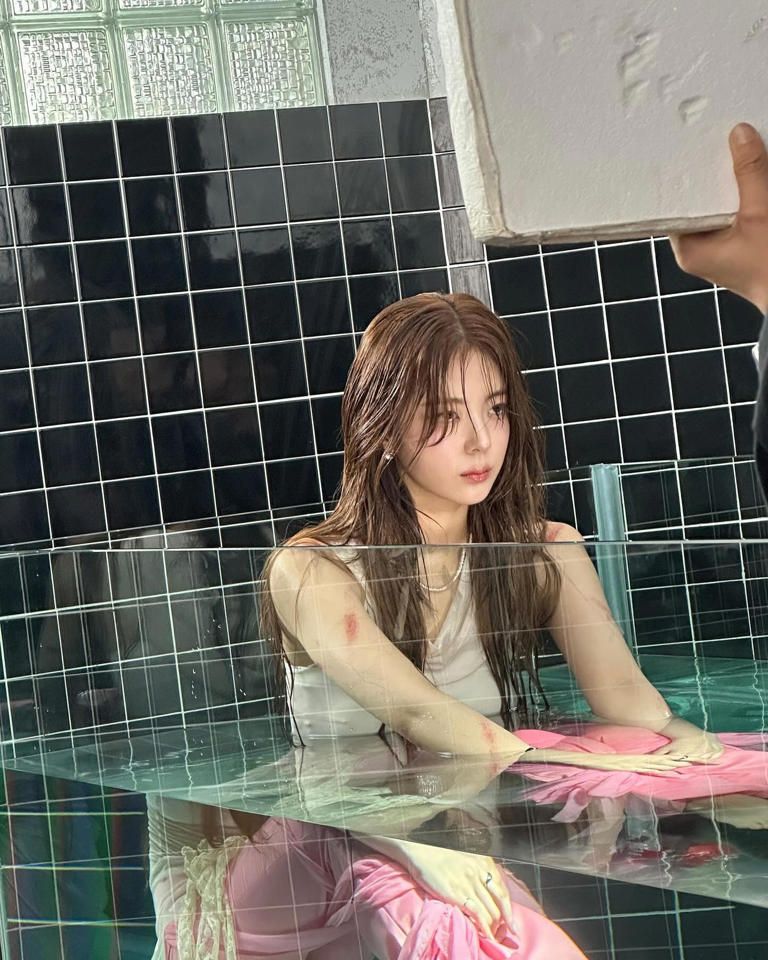 ITZY 리아, 신비로운 수중 촬영 비하인드…몽환적 매력 발산