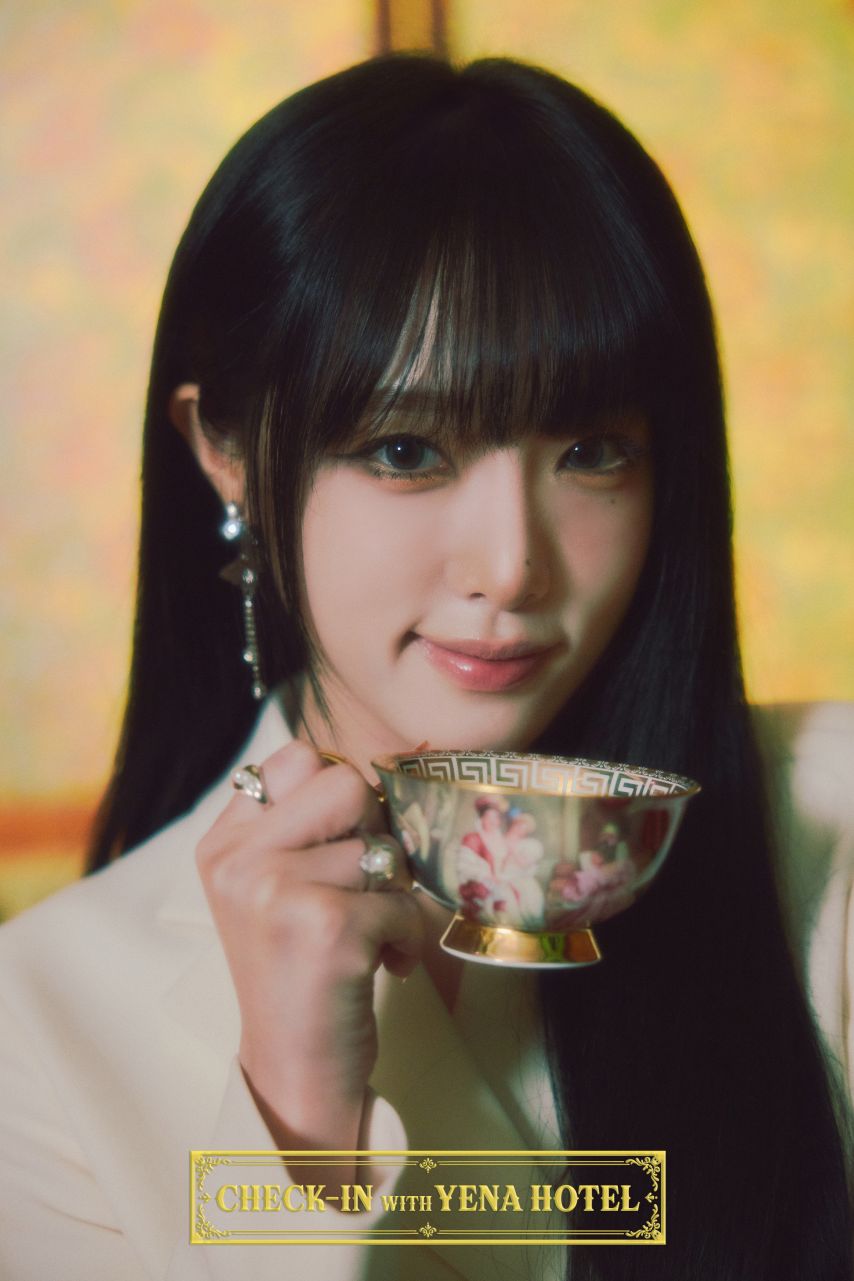 최예나 _ 최예나 2025 SEASON'S GREETINGS