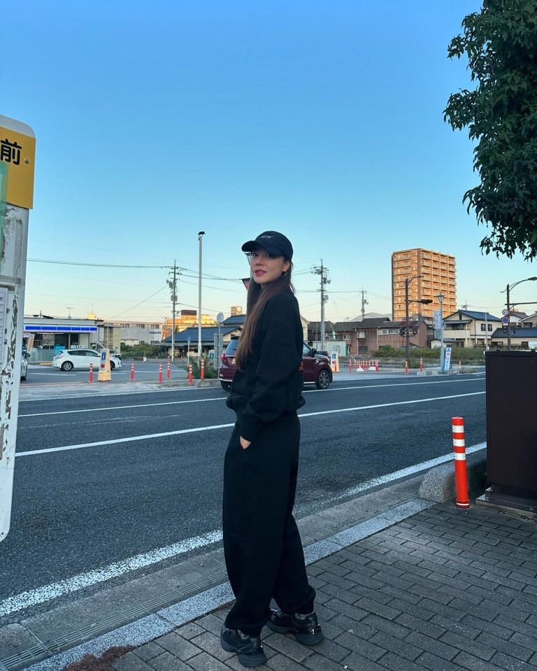 고우리, 믹스매치로 완성한 가을 감성 일본 여행룩