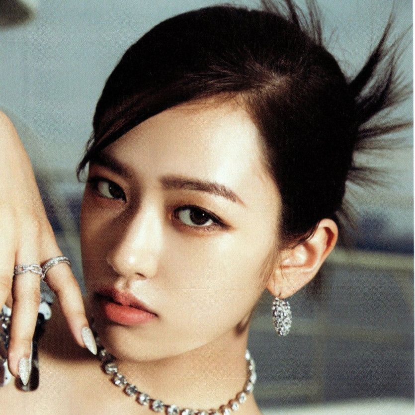 IVE YUJIN