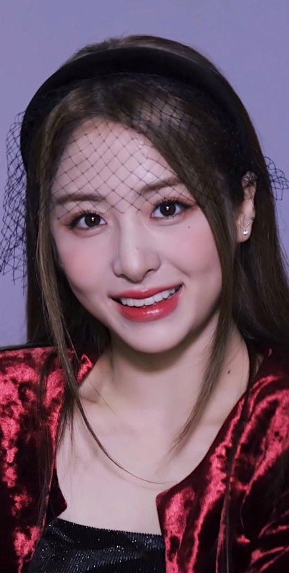 LE SERAFIM 허윤진
