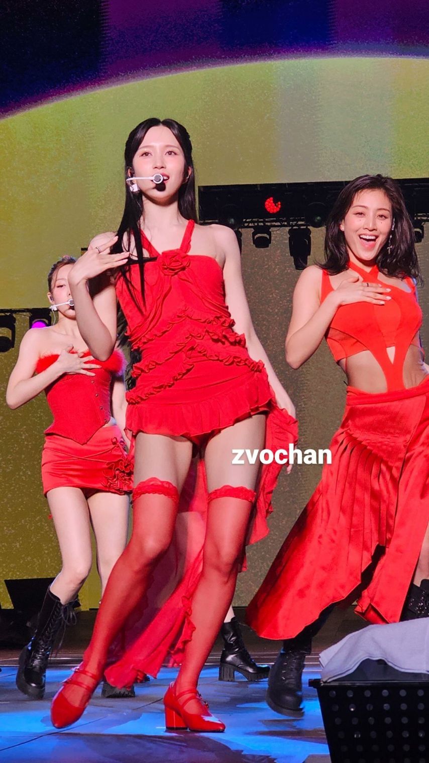 빨간 란제리 스타킹  트와이스 미나 모모 나연