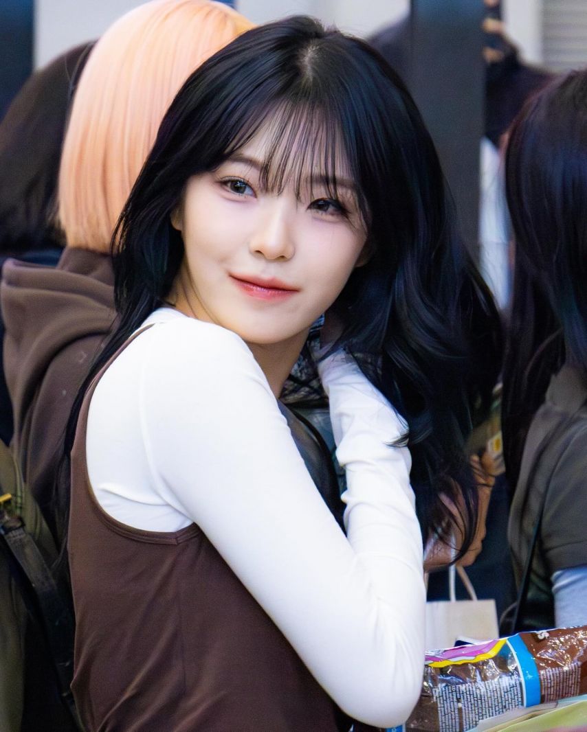 오늘자 오사카로 출국하는 백지헌(프로미스나인)