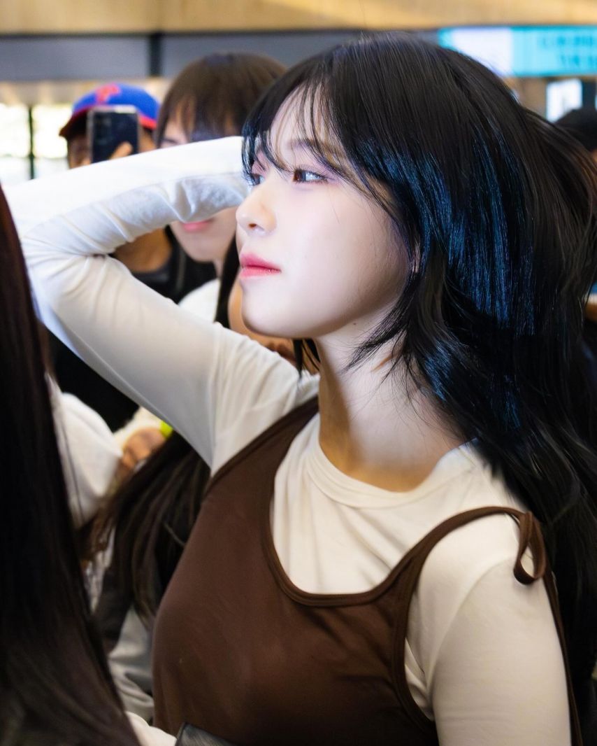 오늘자 오사카로 출국하는 백지헌(프로미스나인)