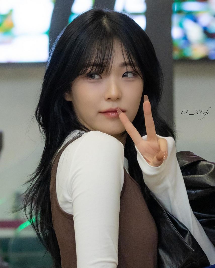오늘자 오사카로 출국하는 백지헌(프로미스나인)