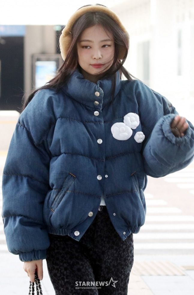 오늘자 귀여운 제니 출국 착장
