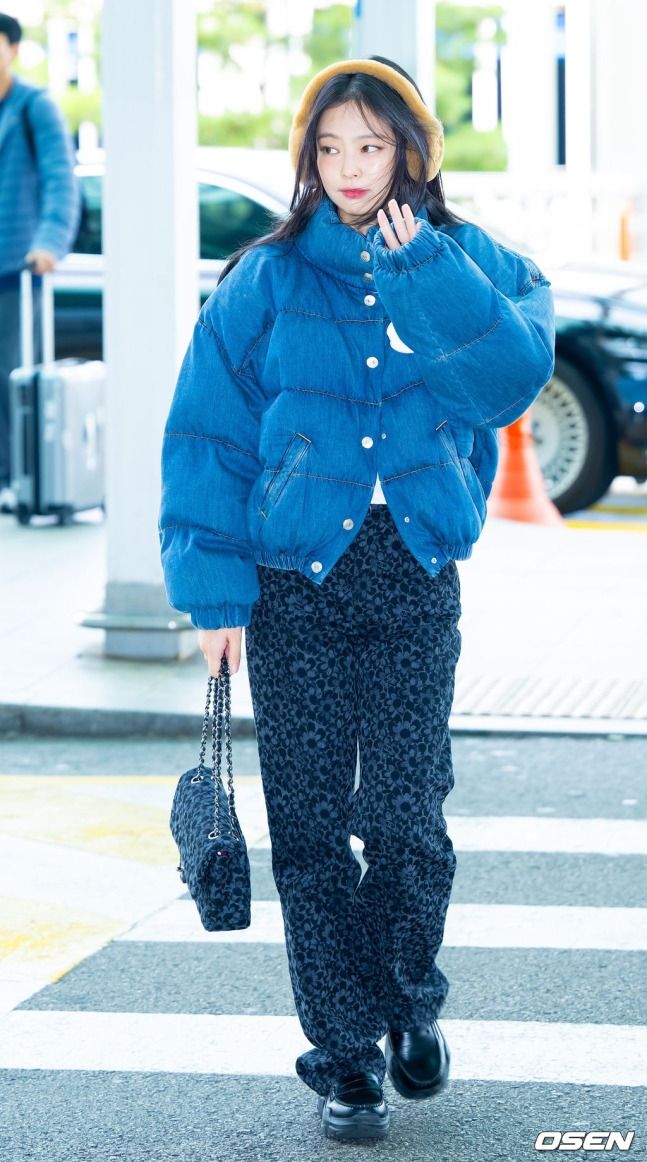 오늘자 귀여운 제니 출국 착장