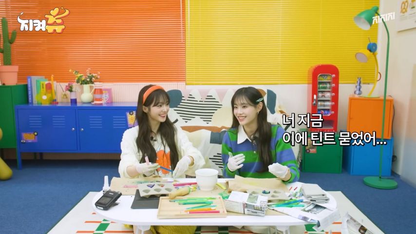 토크하는 우아 나나 옆 모습