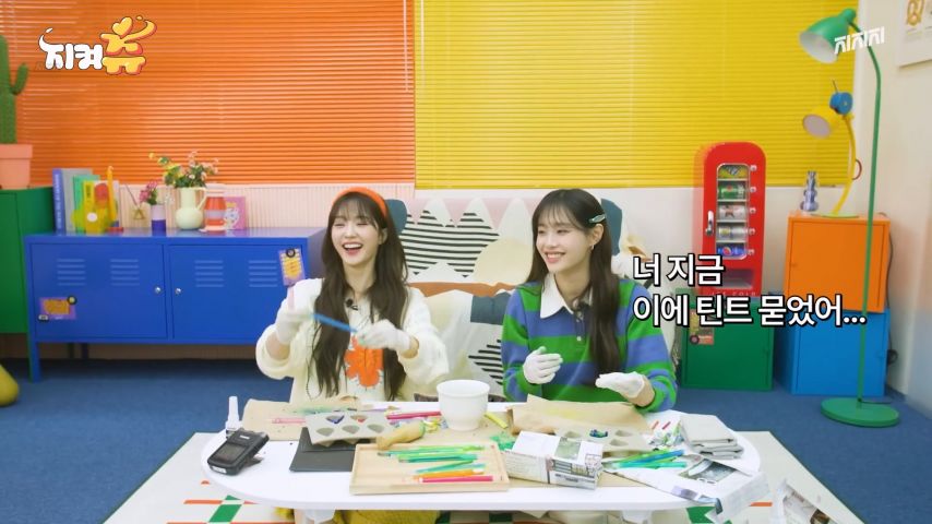 토크하는 우아 나나 옆 모습