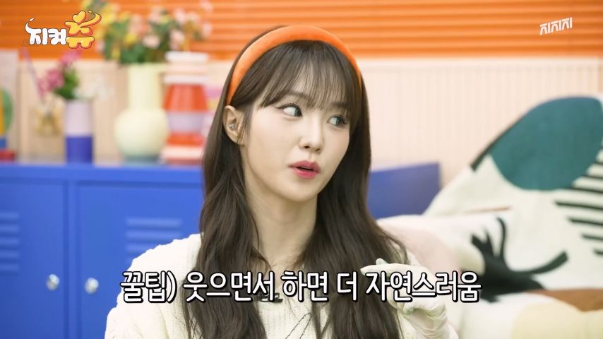 토크하는 우아 나나 옆 모습