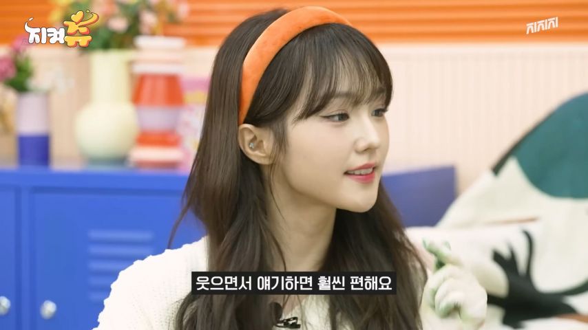 토크하는 우아 나나 옆 모습