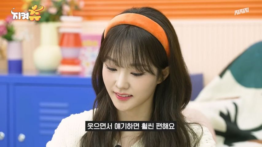 토크하는 우아 나나 옆 모습