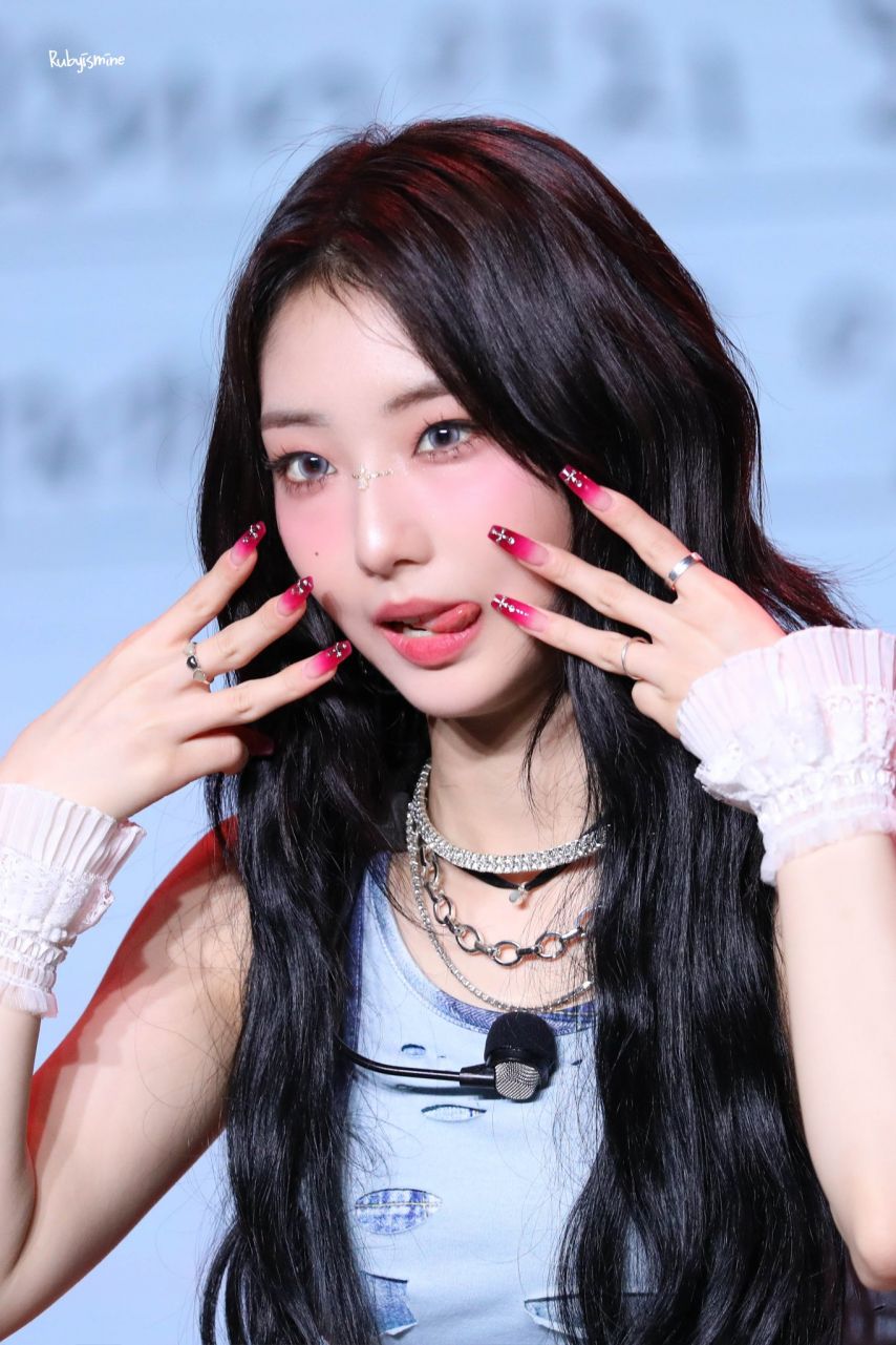 이달의 소녀, 루셈블 여진