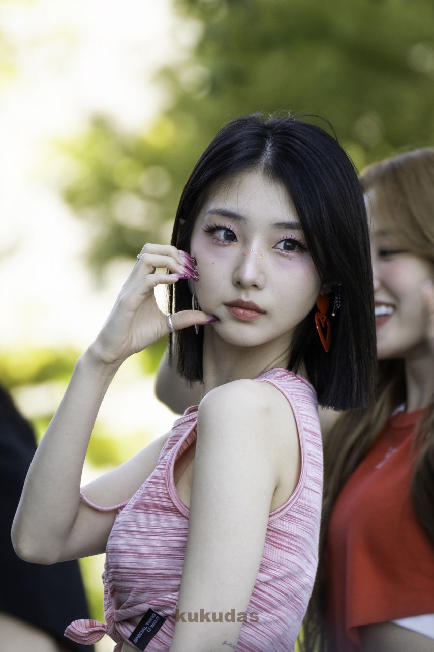 이달의 소녀, 루셈블 여진