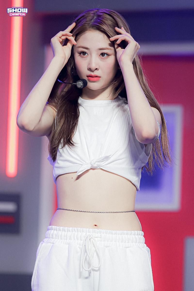LE SERAFIM 허윤진