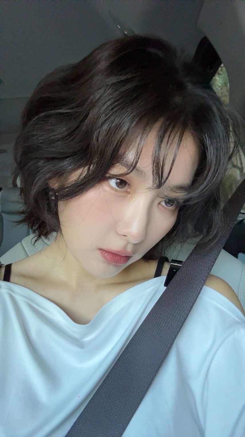 역대급으로 짧은 단발했다는 레벨 슬기.jpg