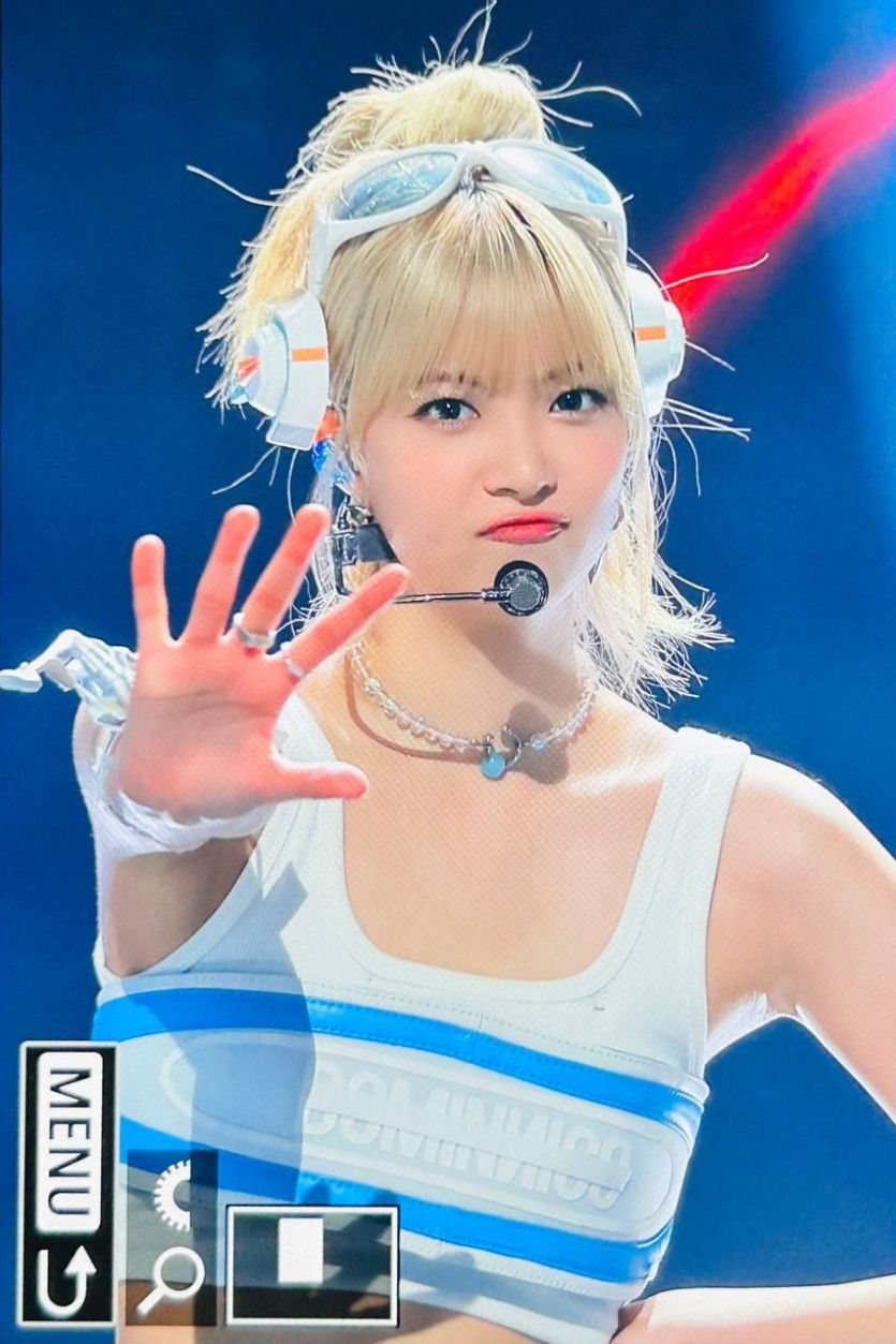 LE SERAFIM 홍은채