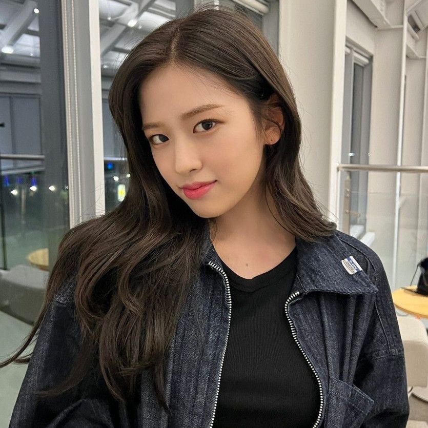 IVE YUJIN