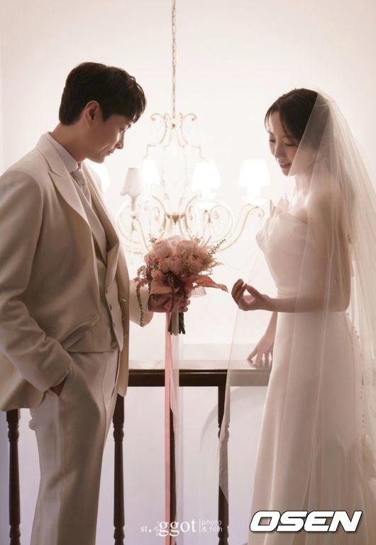 [단독] 민경훈 '아형' PD, 웨딩화보 입수..2006년 콘서트장 첫 인연
