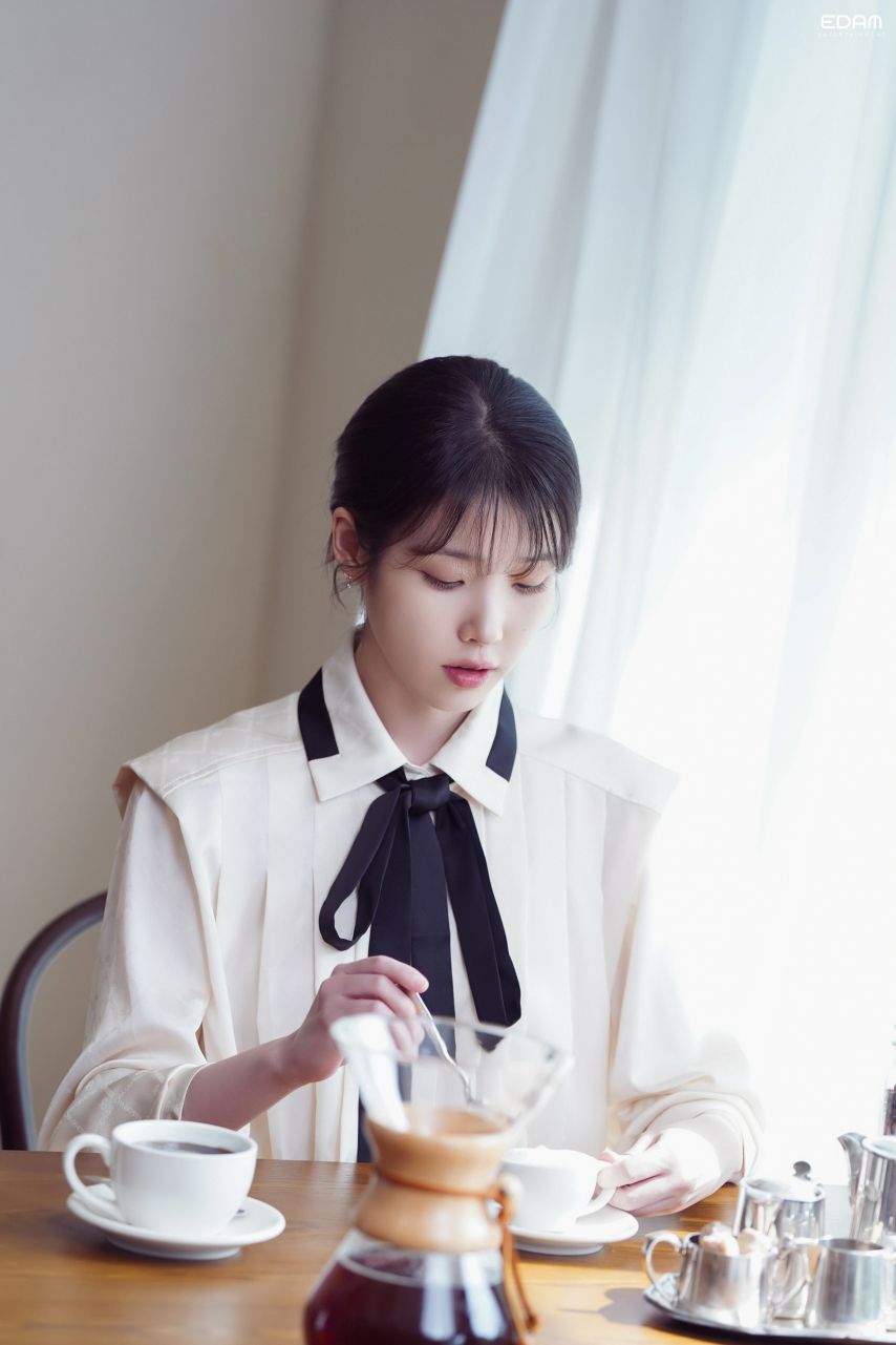 아이유 시즌그리팅 비하인드