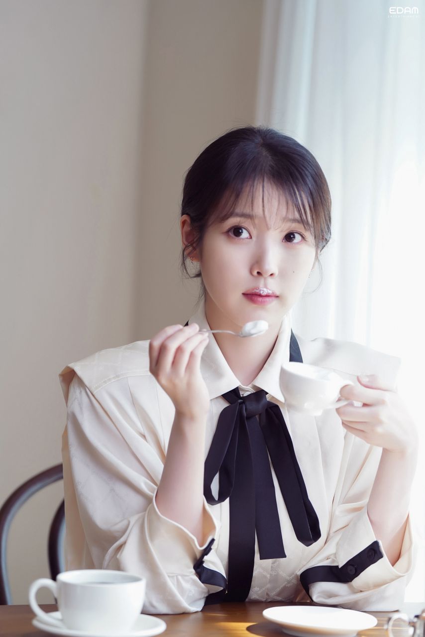 아이유 시즌그리팅 비하인드